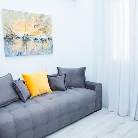 Sunny And Minimal Apt In Glyfada With 3 Bdrm เอเธนส์ ภายนอก รูปภาพ