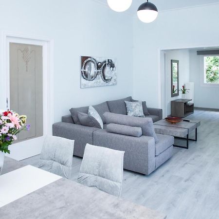 Sunny And Minimal Apt In Glyfada With 3 Bdrm เอเธนส์ ภายนอก รูปภาพ