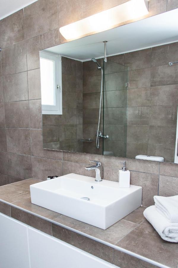 Sunny And Minimal Apt In Glyfada With 3 Bdrm เอเธนส์ ภายนอก รูปภาพ