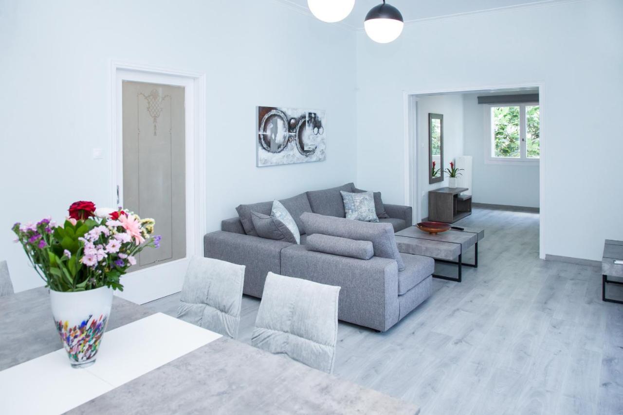 Sunny And Minimal Apt In Glyfada With 3 Bdrm เอเธนส์ ภายนอก รูปภาพ