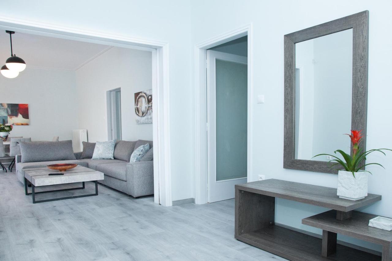 Sunny And Minimal Apt In Glyfada With 3 Bdrm เอเธนส์ ภายนอก รูปภาพ